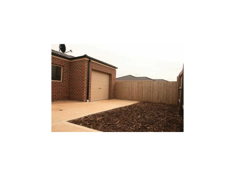2/3 Saddle Wynd, Truganina VIC 3029