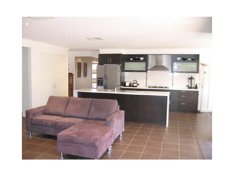 3 Desert Rose Court, Cranbourne VIC 3977