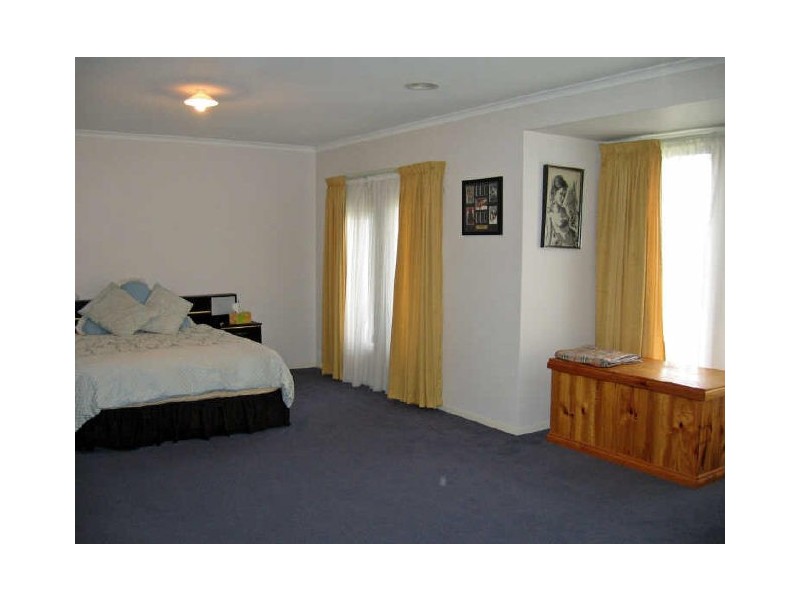 4 Rivergum Place, Sandhurst VIC 3977