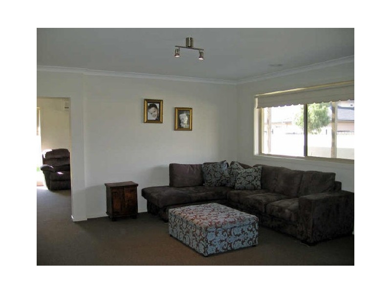 5 Lakeside Drive, Sandhurst VIC 3977