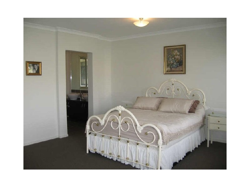 5 Lakeside Drive, Sandhurst VIC 3977