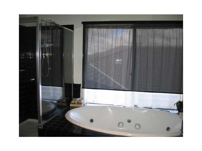 86 Sandhurst Boulevard, Sandhurst VIC 3977