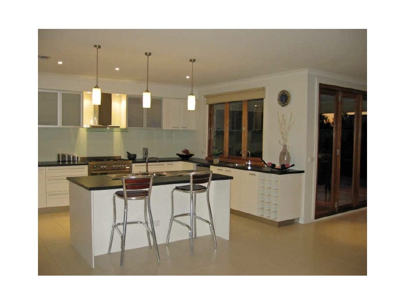 33 Lakeside Drive, Sandhurst VIC 3977