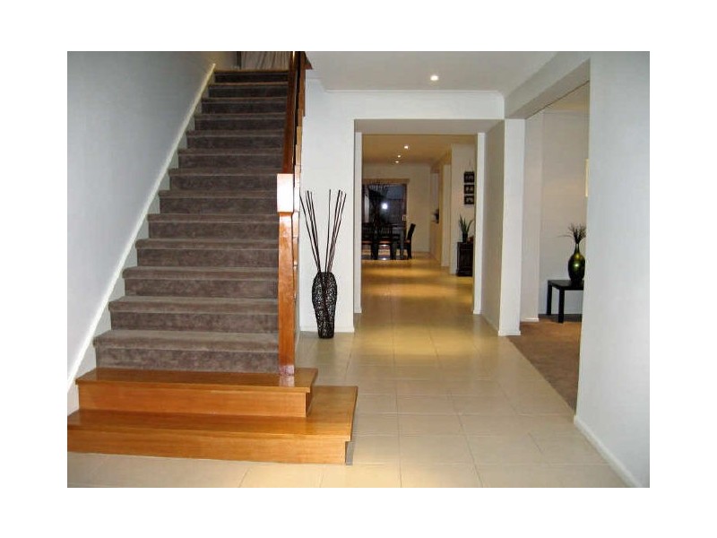 33 Lakeside Drive, Sandhurst VIC 3977