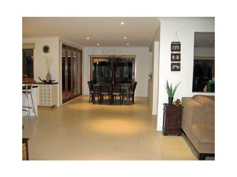 33 Lakeside Drive, Sandhurst VIC 3977