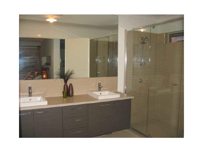 33 Lakeside Drive, Sandhurst VIC 3977