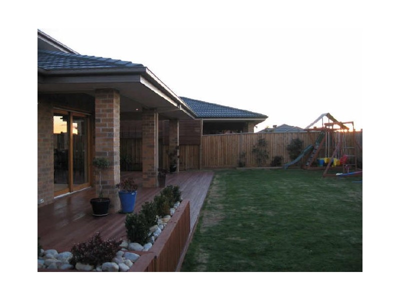 33 Lakeside Drive, Sandhurst VIC 3977