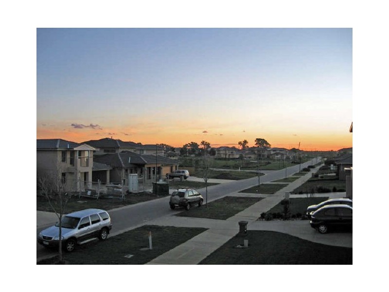 33 Lakeside Drive, Sandhurst VIC 3977