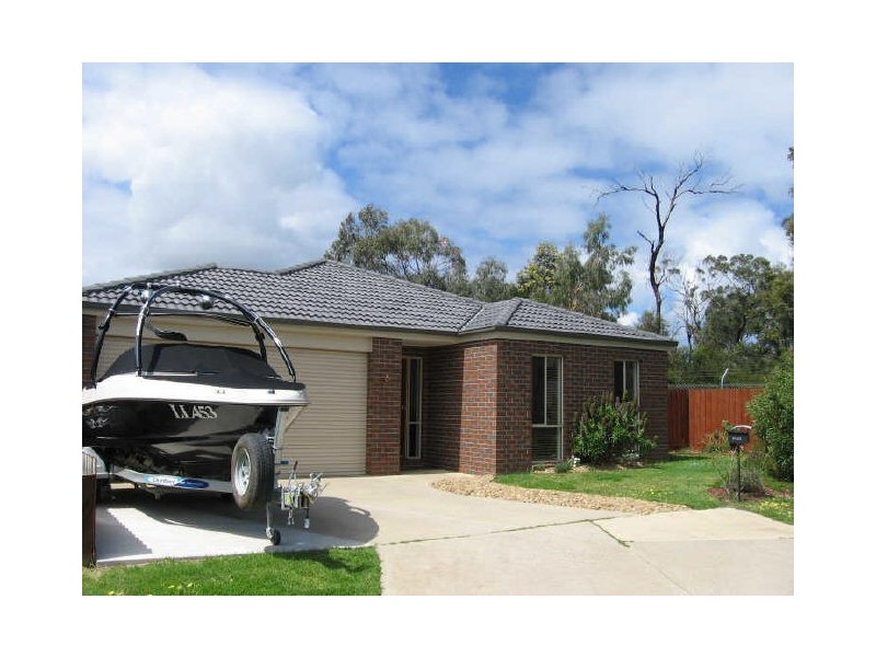 8 Thomas Place, Carrum Downs VIC 3201