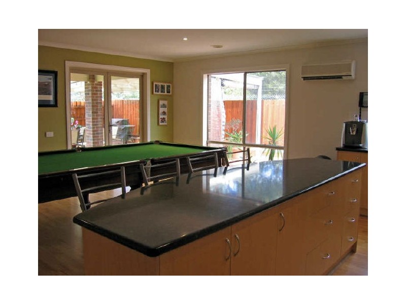 8 Thomas Place, Carrum Downs VIC 3201