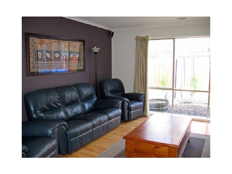 8 Thomas Place, Carrum Downs VIC 3201