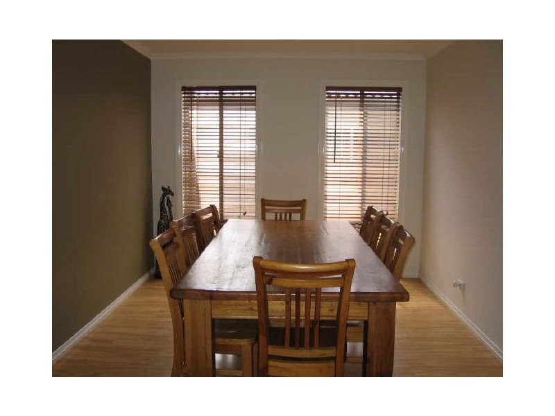 8 Thomas Place, Carrum Downs VIC 3201