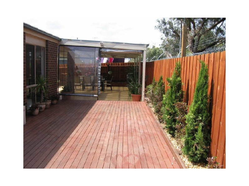 8 Thomas Place, Carrum Downs VIC 3201