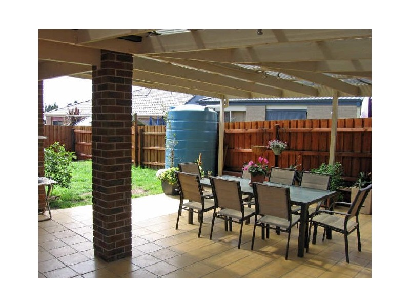 8 Thomas Place, Carrum Downs VIC 3201