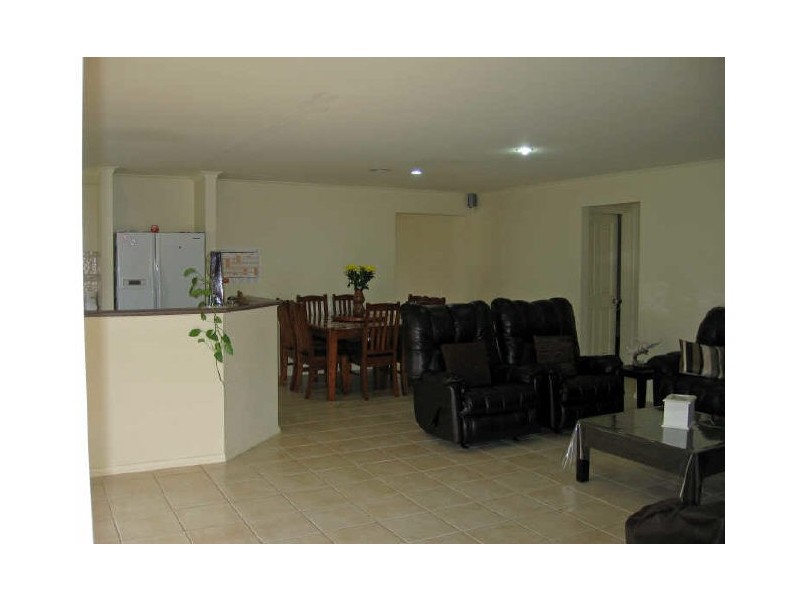 3 Halsbury Place, Skye VIC 3977