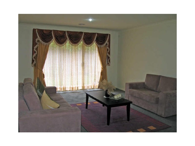 3 Halsbury Place, Skye VIC 3977