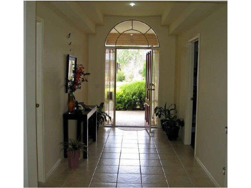 3 Halsbury Place, Skye VIC 3977
