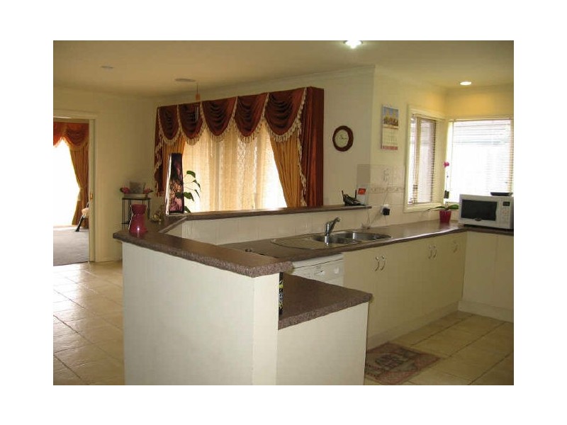 3 Halsbury Place, Skye VIC 3977