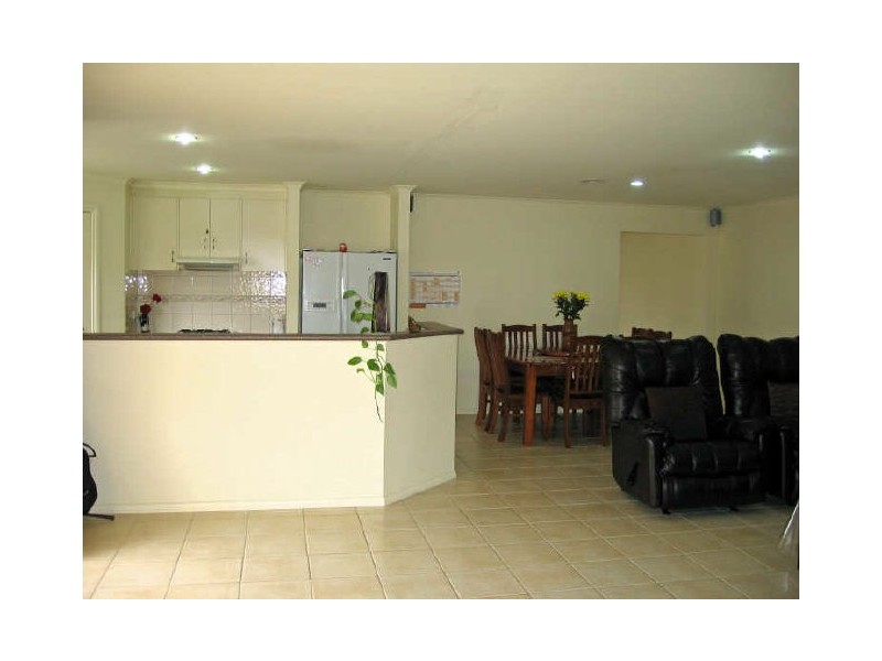 3 Halsbury Place, Skye VIC 3977
