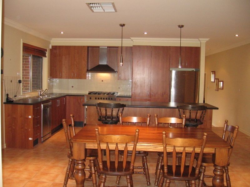 19 Whiting Court, Skye VIC 3977