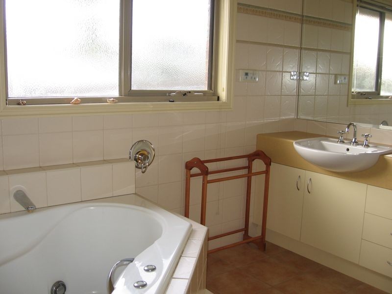 19 Whiting Court, Skye VIC 3977