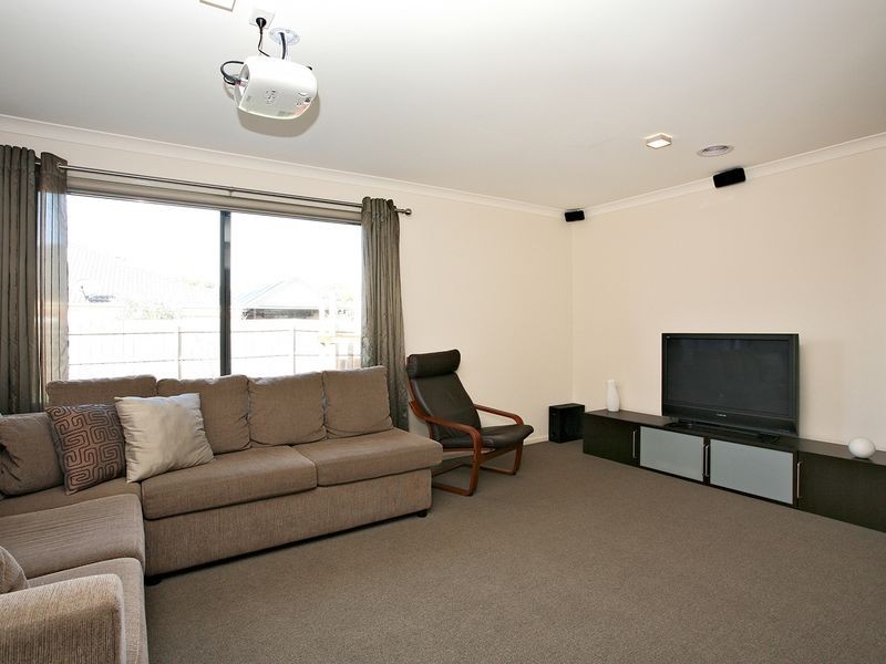 2 Barcoo Court, Carrum Downs VIC 3201