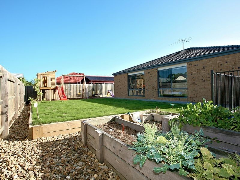 2 Barcoo Court, Carrum Downs VIC 3201