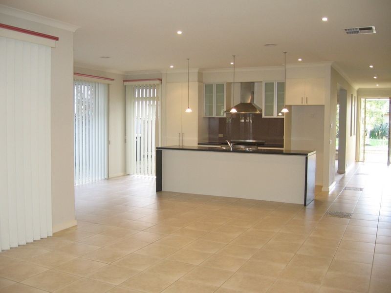 17 Kingsford Smith Court, Sandhurst VIC 3977