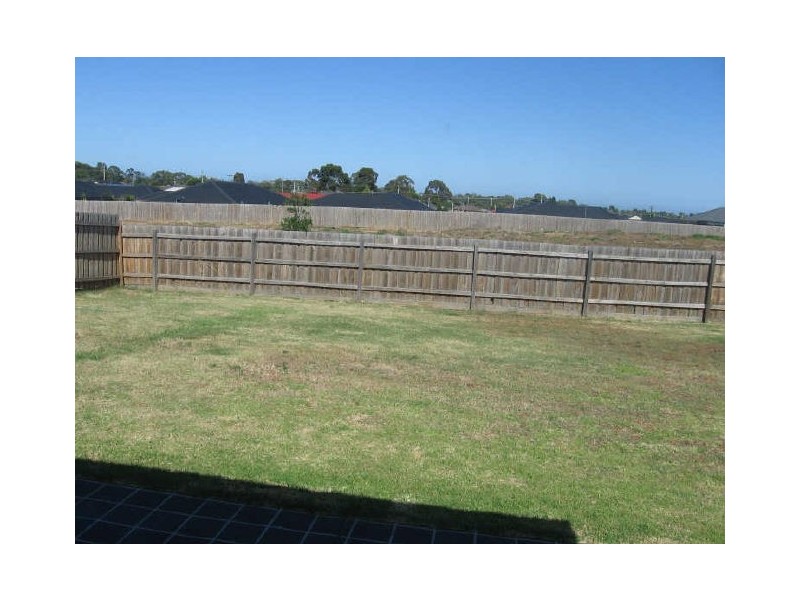 15 Garnet Close, Skye VIC 3977