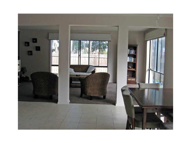 33 Balinga Drive, Skye VIC 3977