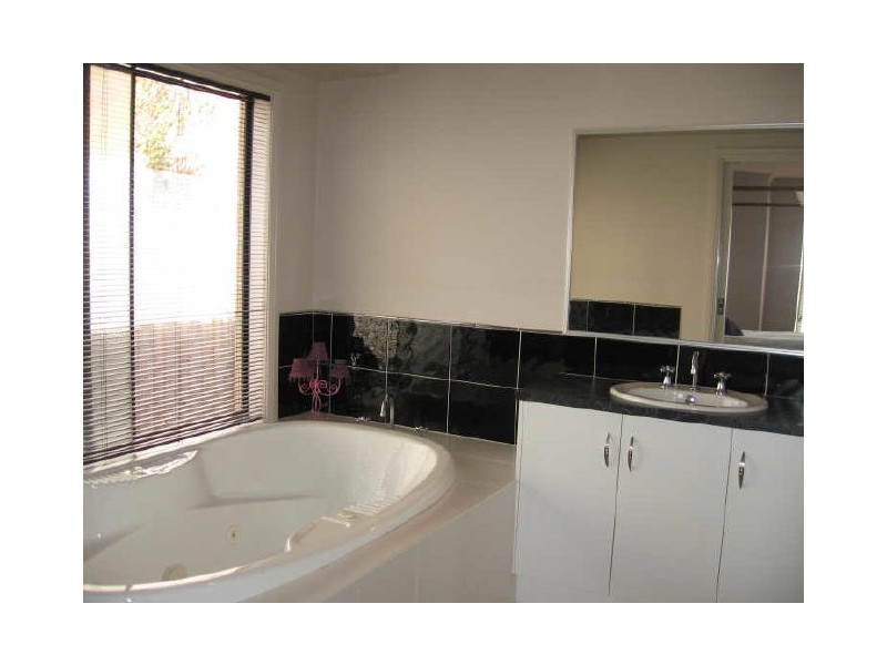 33 Balinga Drive, Skye VIC 3977