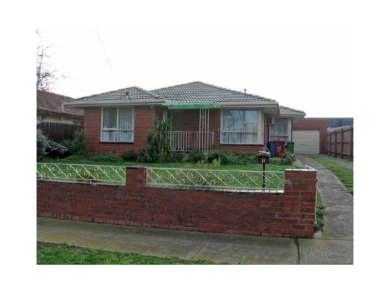 17 Neasham Drive, Dandenong North VIC 3175