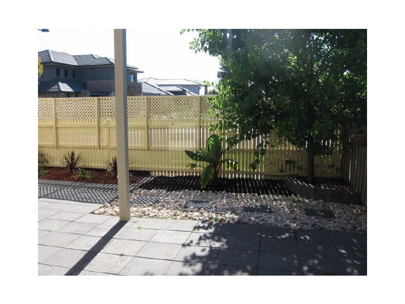 15/2 Coventry Drive, Sandhurst VIC 3977