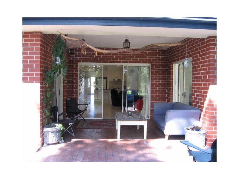 8 Lochgreen View, Cranbourne VIC 3977