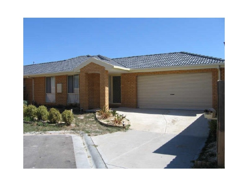 18 Esta Court, Carrum Downs VIC 3201