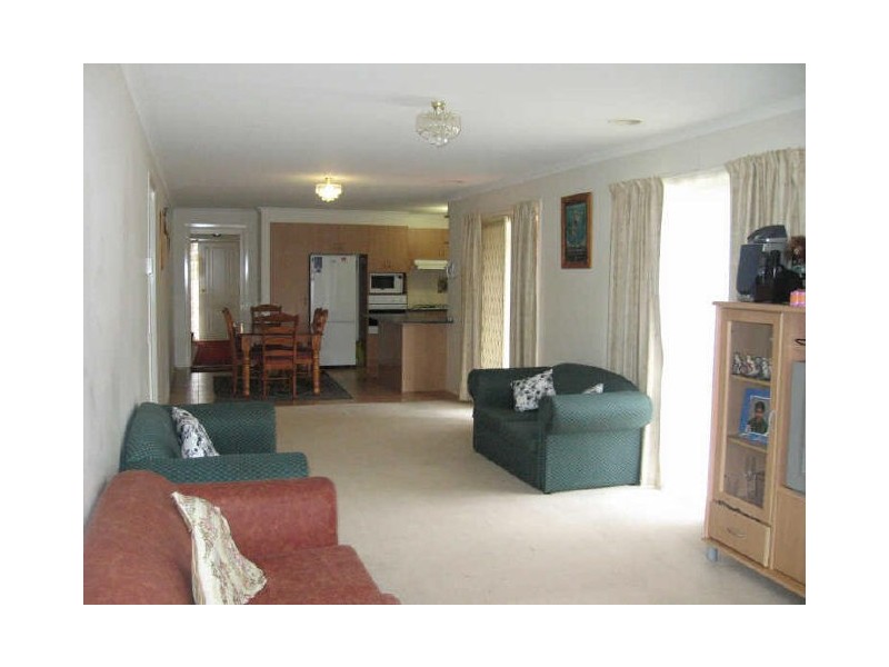 84 Oberon Drive, Carrum Downs VIC 3201