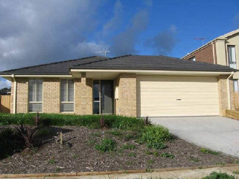 9 Golden Way, Skye VIC 3977