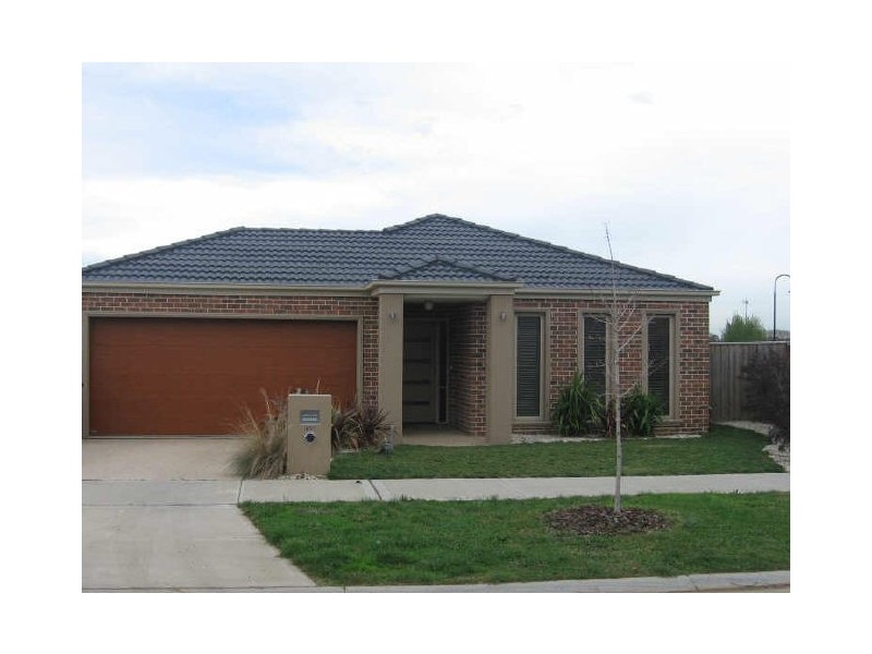 105 Skyline Way, Berwick VIC 3806