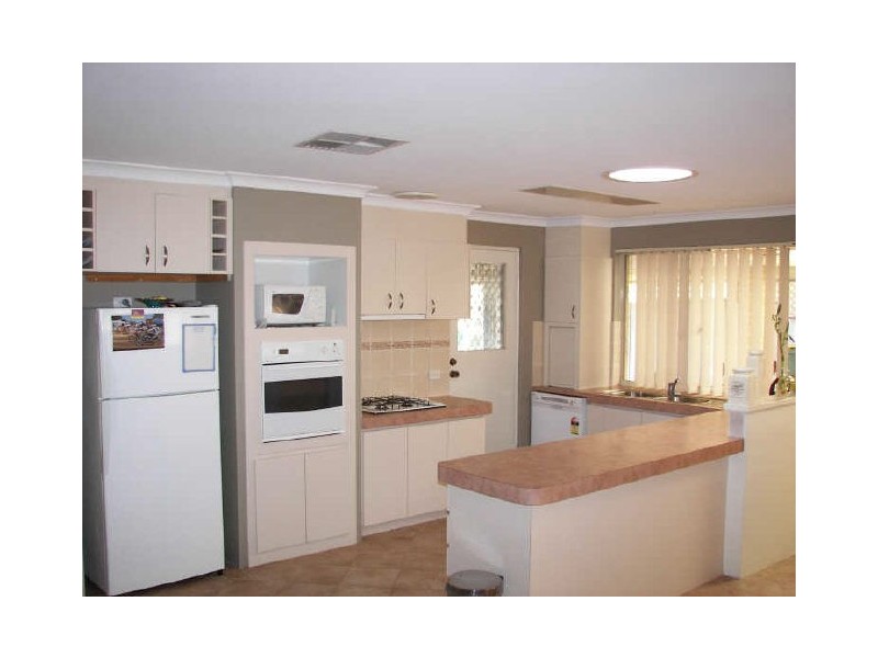 5 Gilling Place, Orelia WA 6167