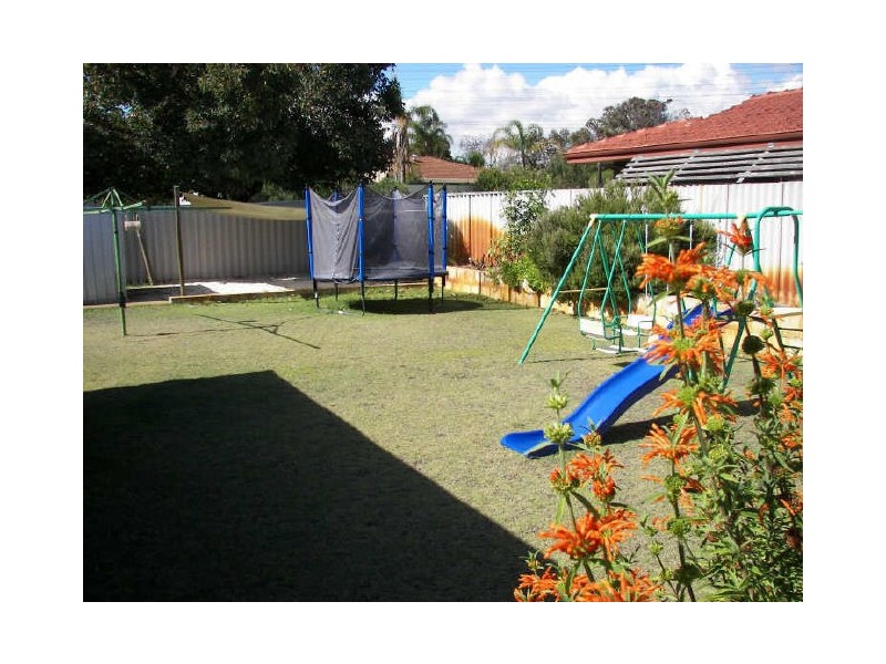 2 Thatched Court, Bibra Lake WA 6163