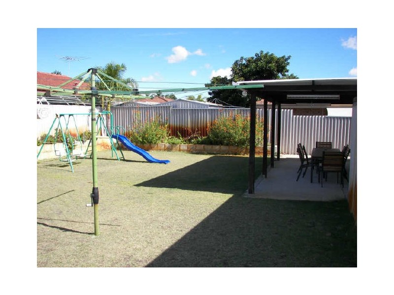 2 Thatched Court, Bibra Lake WA 6163