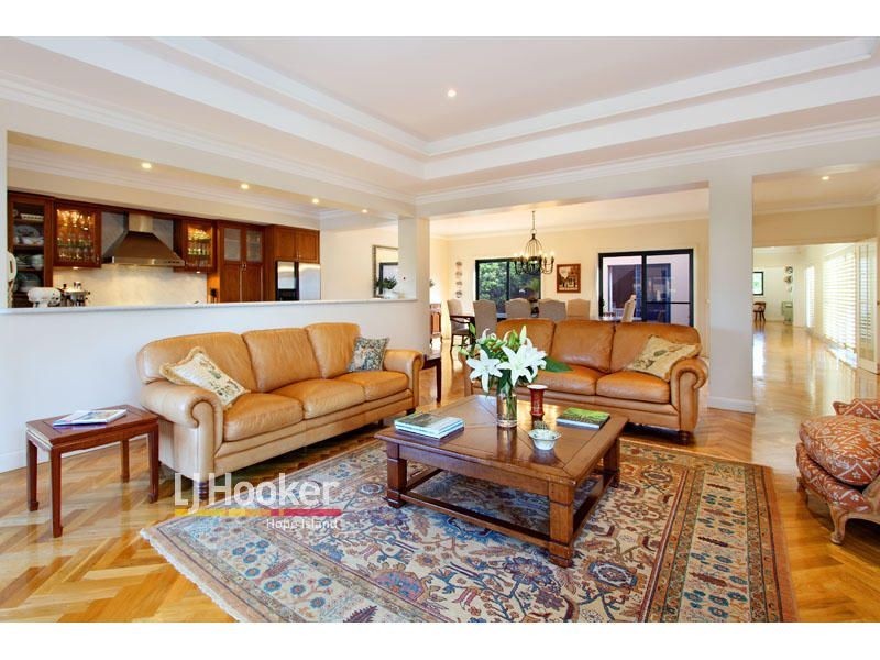 3106 Riverleigh Drive, Hope Island QLD 4212