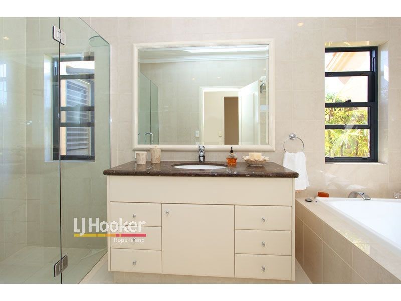 3106 Riverleigh Drive, Hope Island QLD 4212