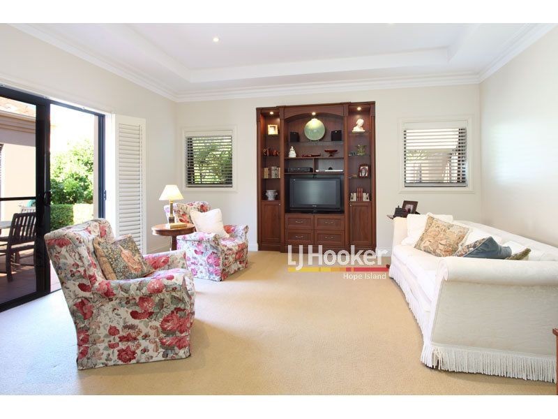 3106 Riverleigh Drive, Hope Island QLD 4212