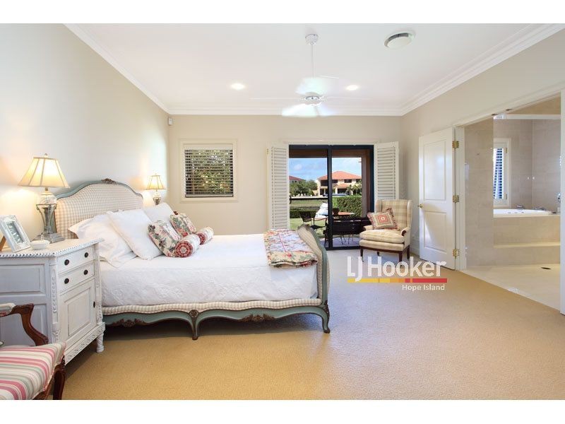 3106 Riverleigh Drive, Hope Island QLD 4212