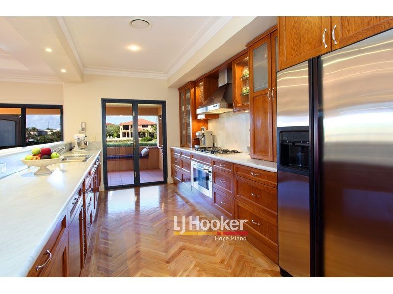 3106 Riverleigh Drive, Hope Island QLD 4212