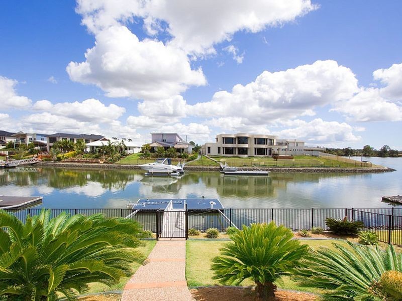 35 Ferrymans Court, Helensvale QLD 4212