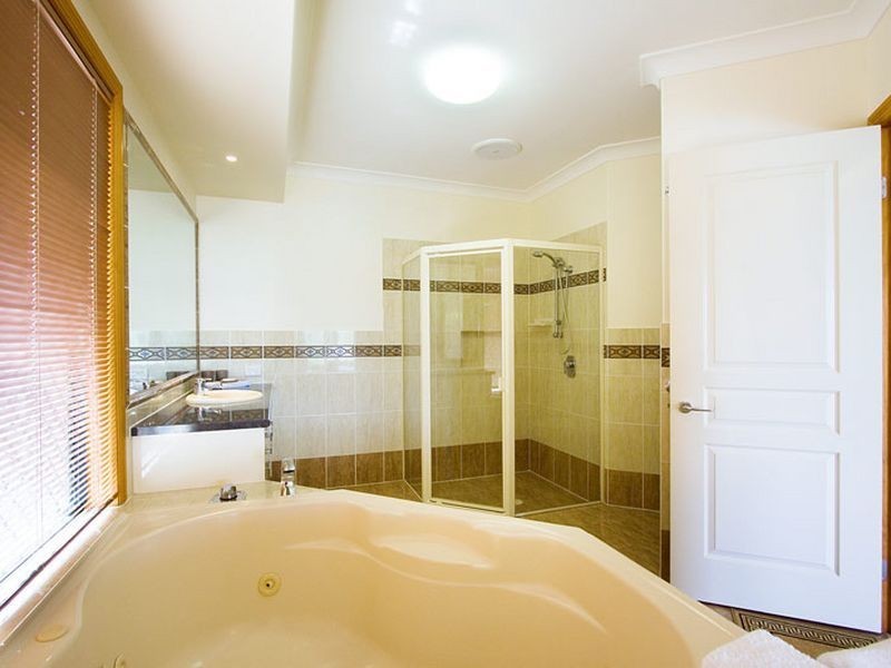 35 Ferrymans Court, Helensvale QLD 4212