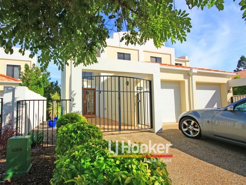 8893 Magnolia Drive East, Hope Island QLD 4212