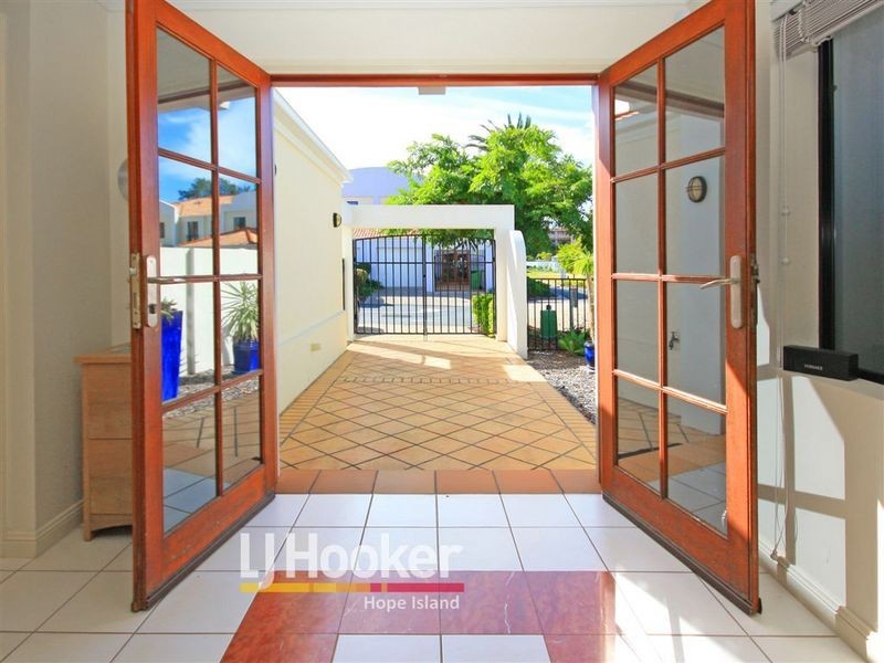 8893 Magnolia Drive East, Hope Island QLD 4212